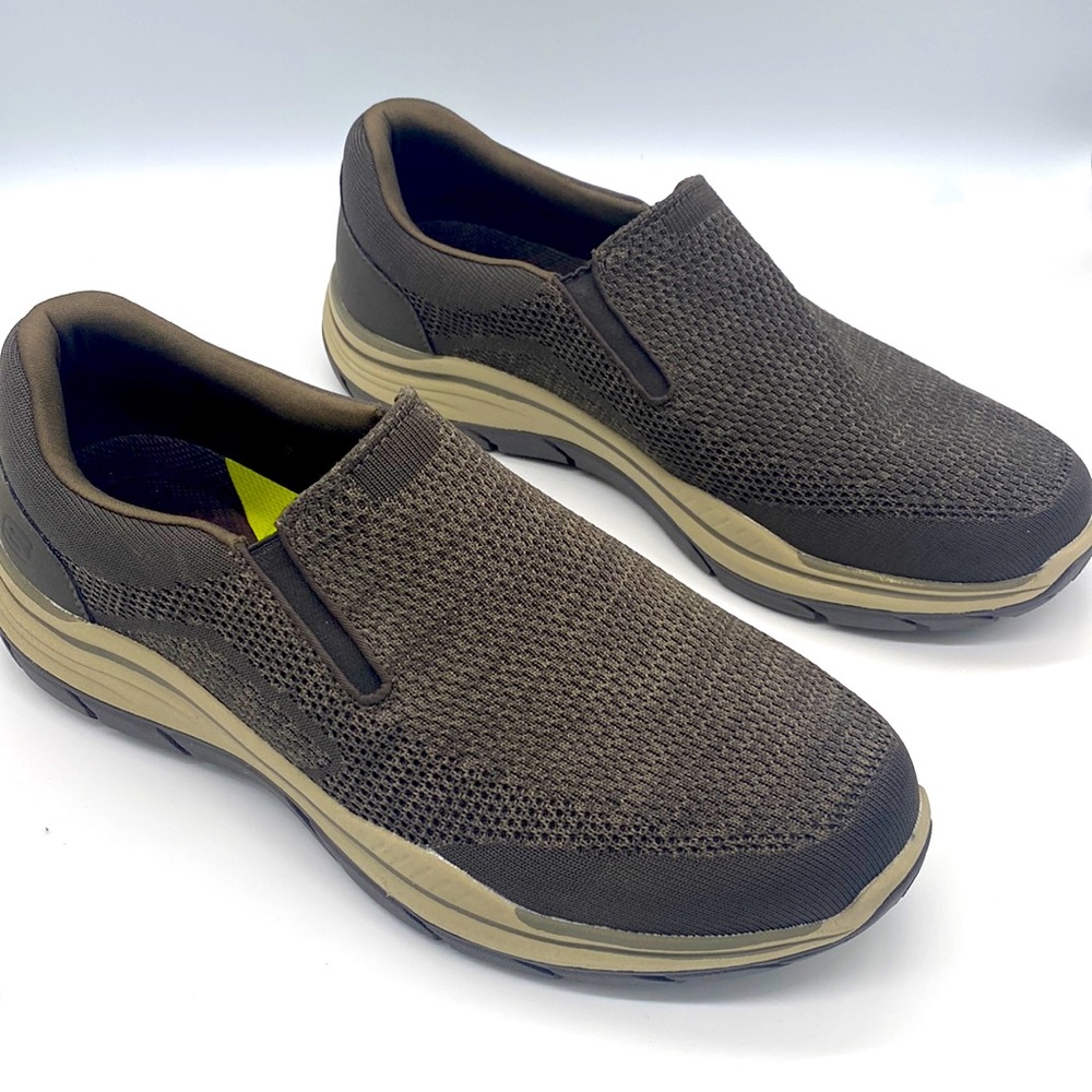 Men’s SKECHERS relaxed fit, slip-on, loafer shoes, memory foam. Size 13 (204000)